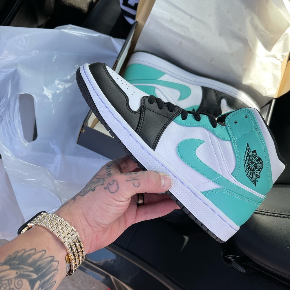 Jordan 1 mids
